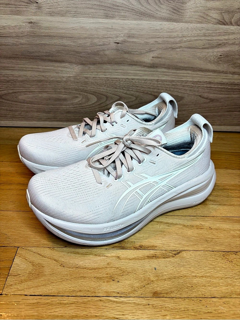 ASICS Gel-Nimbus 28 Women's Pink Running Shoes - Size 8